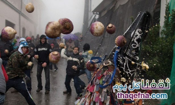 بالصور .. إسبانيا و المهرجان السنوي لرمي اللفت