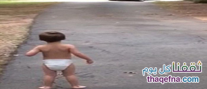 بالفيديو.. مشهد مؤثر لطفل يودع والده ولا يريد أن يتركه