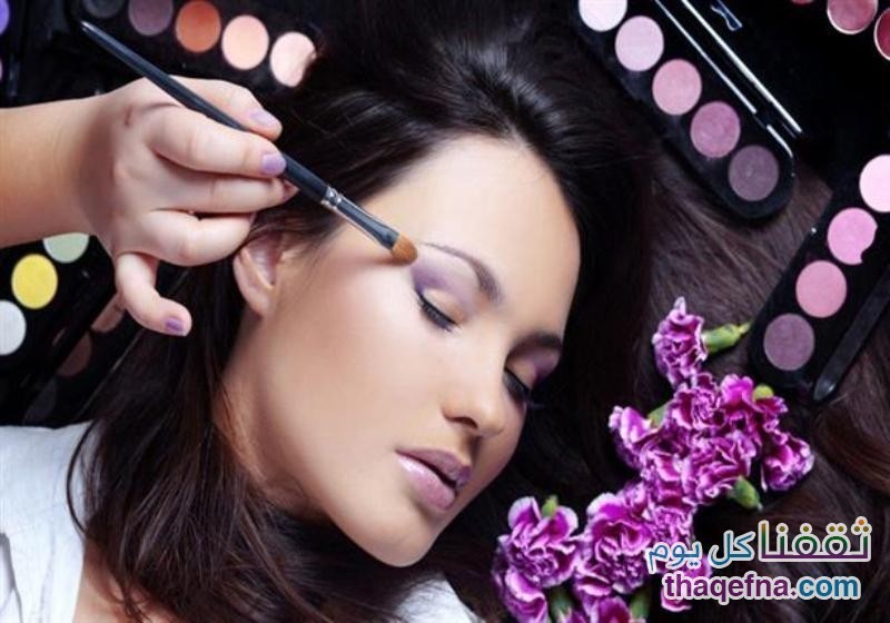 بعد هذه المدة تخلصي من مكياجك ” منتجات التجميل “