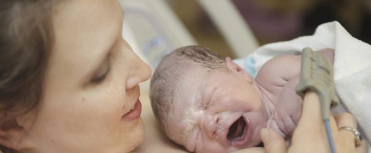 أفضل الطرق الطبيعية من أجل تسهيل عملية الولادة بدون آلام وبشكل فعّال