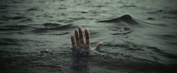 طالب من الأوائل على الجمهورية توفي غرقاً قبل أن يعلم نتيجته بالثانوية العامة على شواطيء الإسكندرية