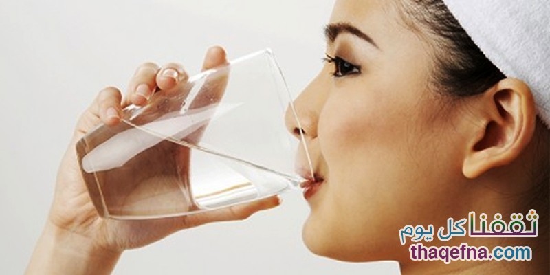 الماء الساخن لخسارة الوزن وفوائدة الكبيرة في الصباح على الريق